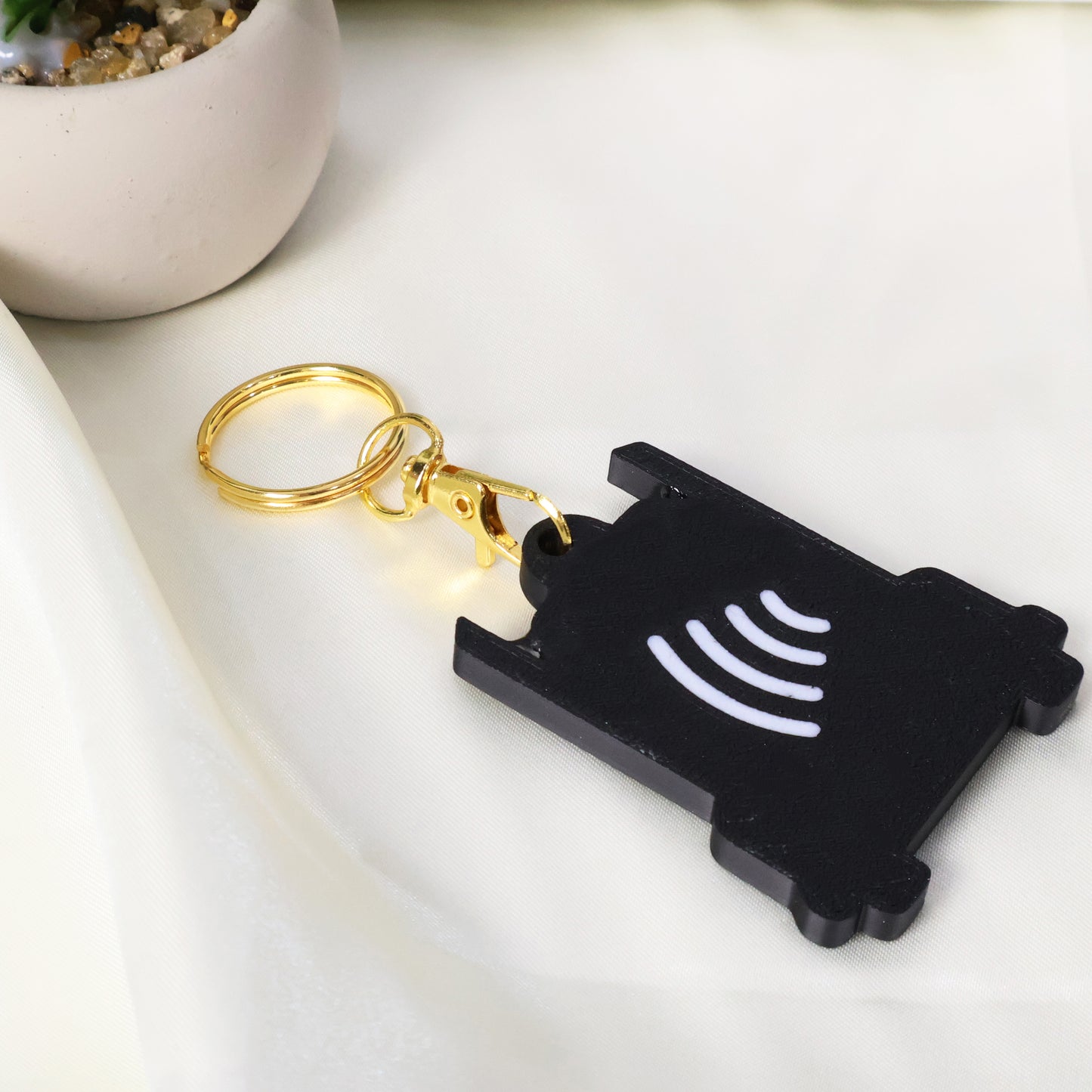 Truck Shaped NFC Keychain – Smart Tool for Truck Drivers & Trucking Business Owners