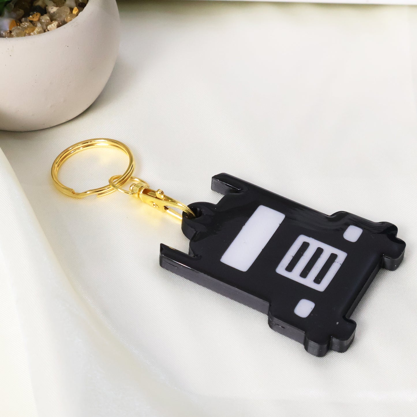 Truck Shaped NFC Keychain – Smart Tool for Truck Drivers & Trucking Business Owners