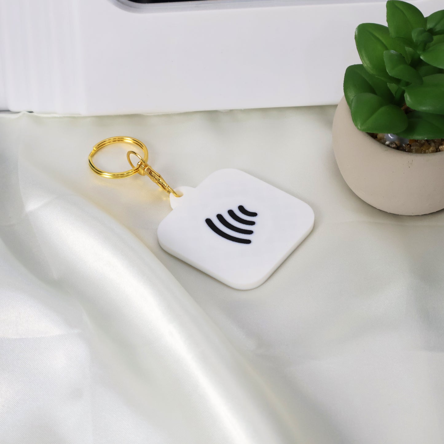 NFC Keychain with Tiktok Logo – Instant Profile Sharing Made Simple