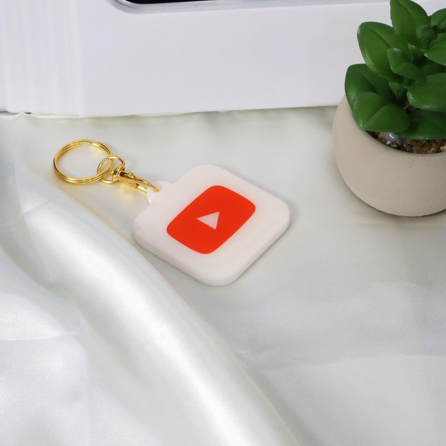 NFC Keychain with Youtube Logo – Smart Social Media Tag