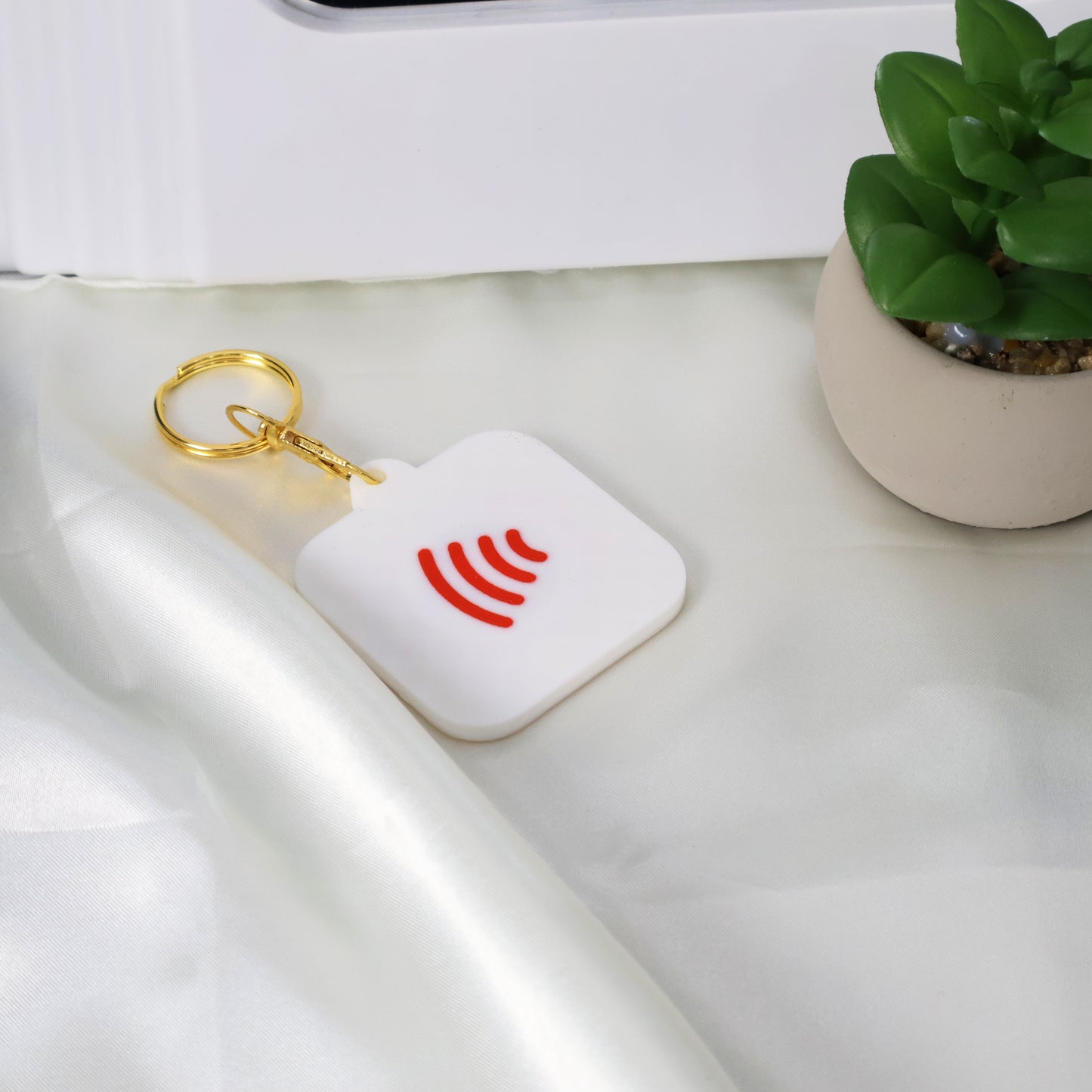 NFC Keychain with Youtube Logo – Smart Social Media Tag