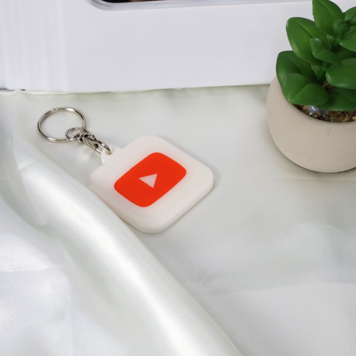 NFC Keychain with Youtube Logo – Smart Social Media Tag